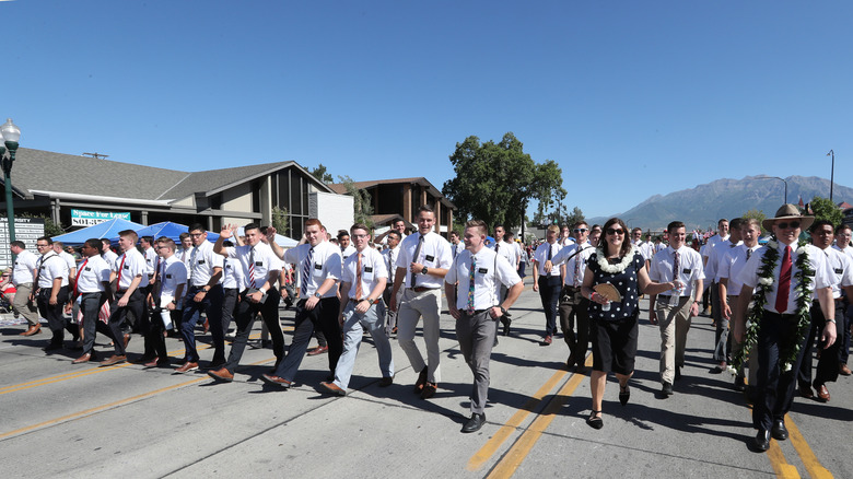 Crowd of Mormons