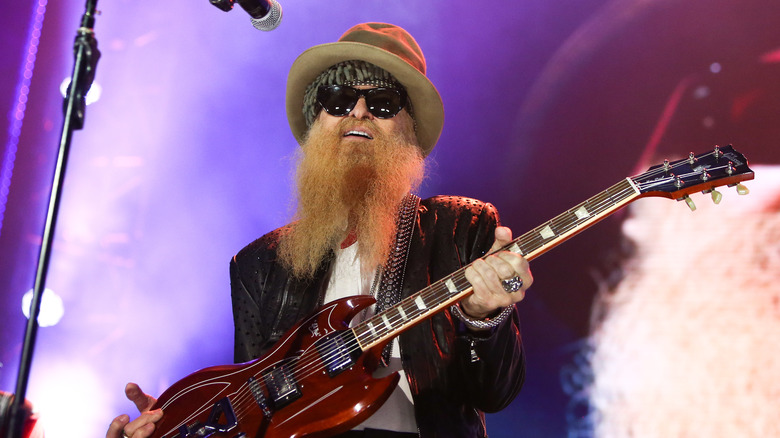 Billy Gibbons playing guitar