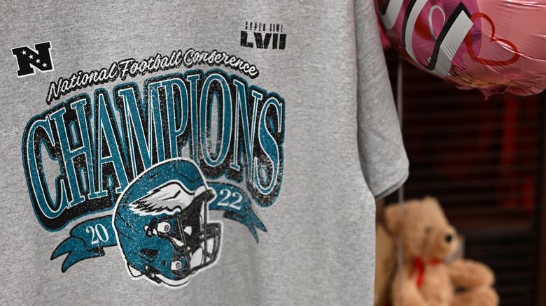 Philadelphia Eagles tshirt with logo champions