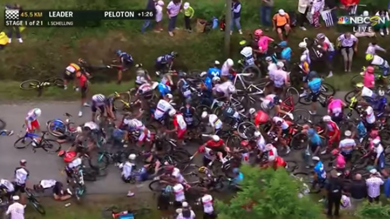 Women's Tour de France pile-up