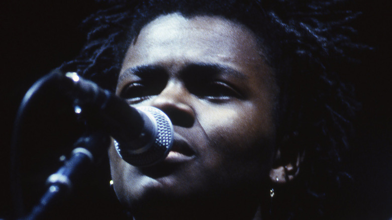 Tracy Chapman at microphone