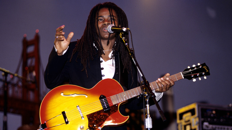 Tracy Chapman onstage with mic and guitar