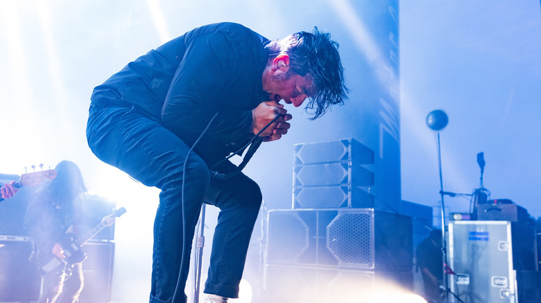 Chino Moreno on stage