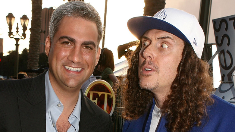 Weird Al Yankovic stares at a smiling Taylor Hicks.