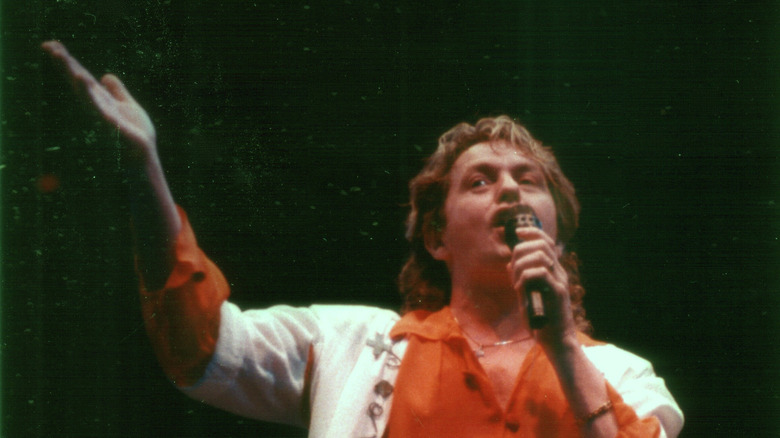 Jon Anderson singing