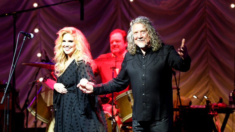 Alison Krauss and Robert Plant on stage 