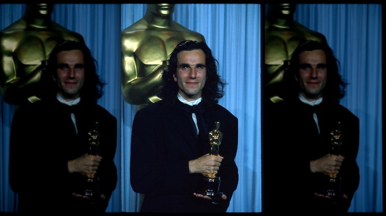 Daniel Day-Lewis with his Oscar for My Left Foot