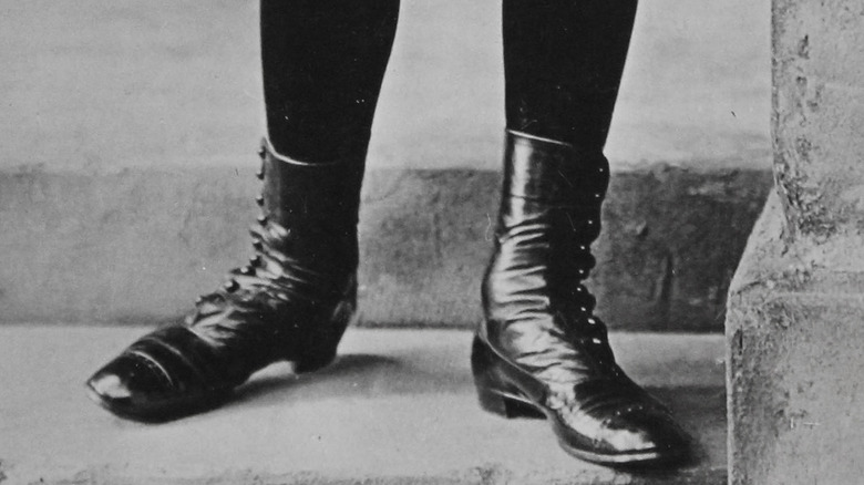 Children's black leather shoes from 1900