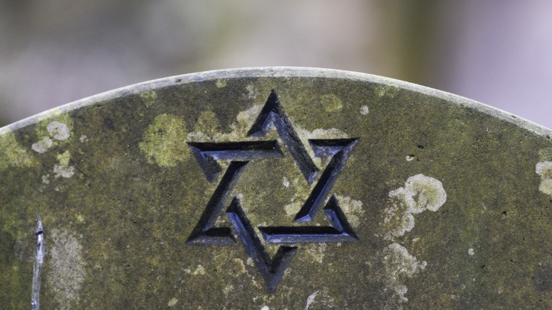 Star of David on tombstone