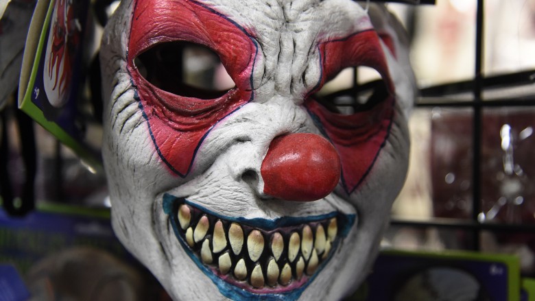 creepy clown mask