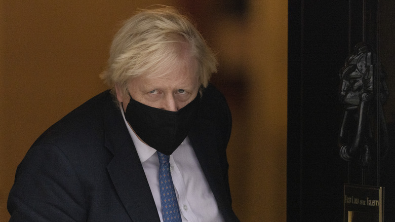 Boris Johnson leaving 10 Downing Street with facemask