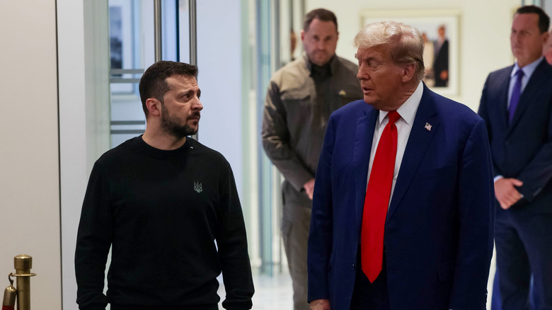 Volodymyr Zelensky and Donald Trump meeting at table