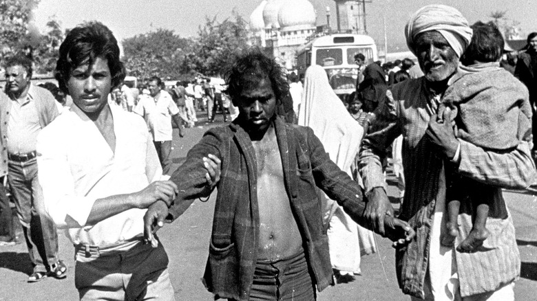 Fleeing the Bhopal gas tragedy