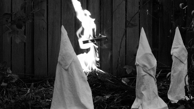 kkk burning a cross