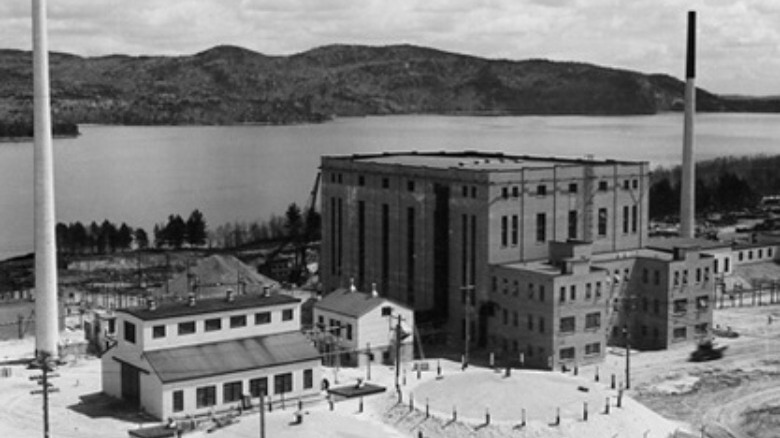 chalk river lab next to river