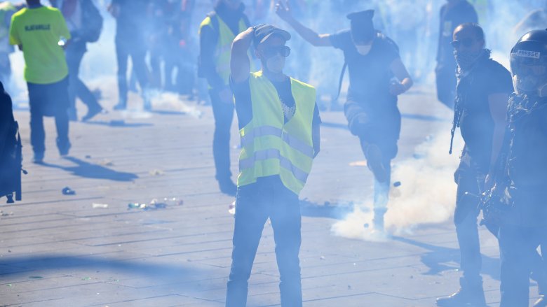 yellow vest protest france