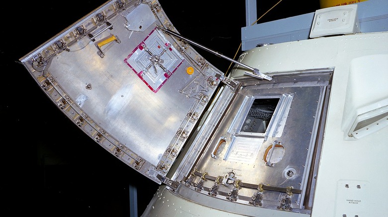 apollo 1 hatch open