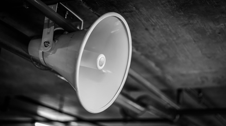 Loudspeaker on ceiling 