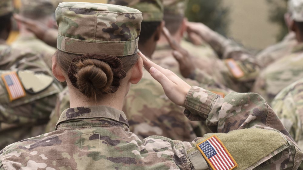 A member of the US Army saluting