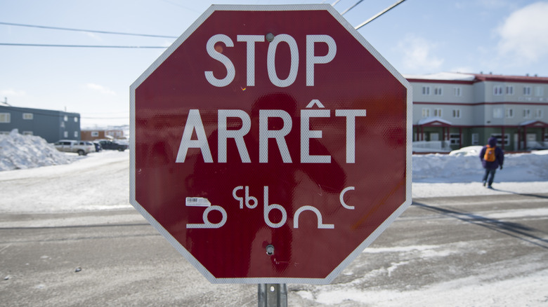 Trilingual sign English, French, Inuktitut