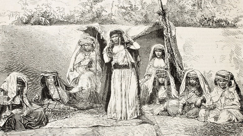 Ouled-Nail tribeswomen picture