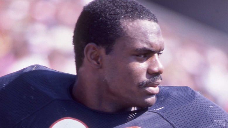 Dave Duerson looking on