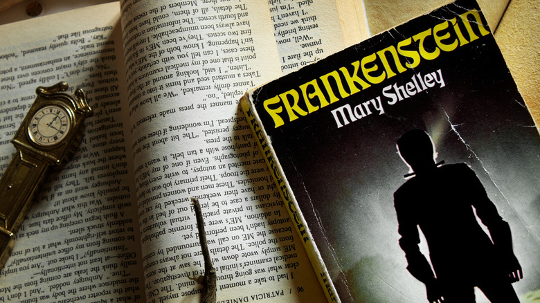 cover of the book Frankenstein