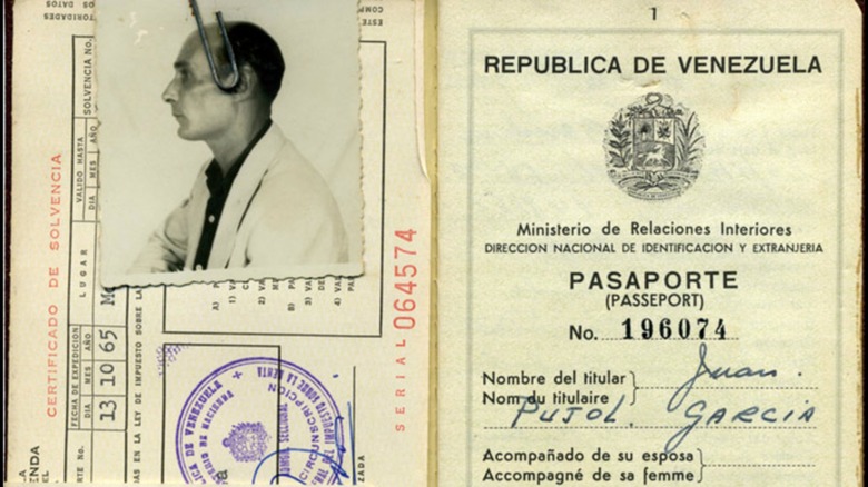 Juan Pujol Garcia 1965 Venezuelan passport with photo.