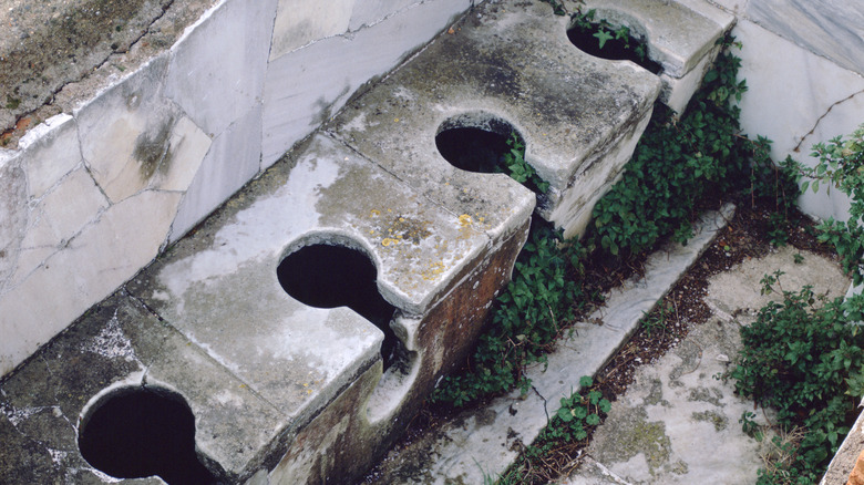 ancient Roman toilets