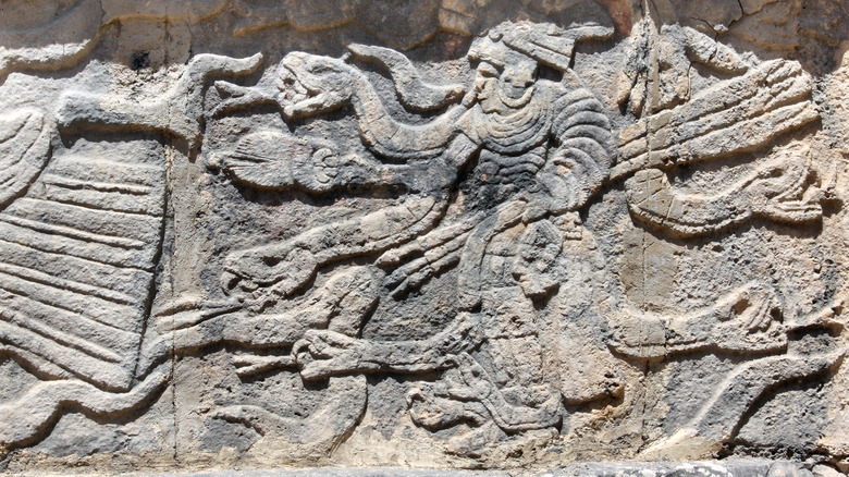 Mayan relief humanoid figures and snakes