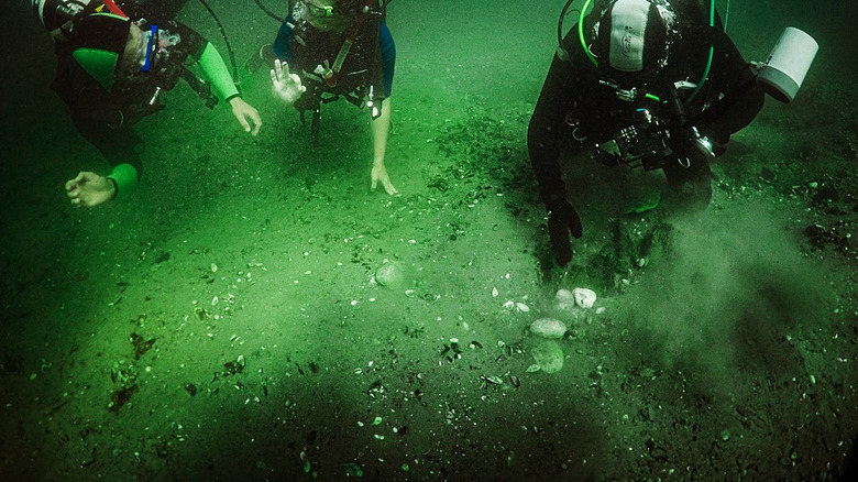 Divers exploring BS wreck