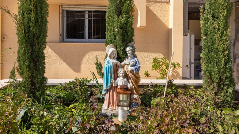 Statues of Mary, Joseph, and Jesus in courtyard 