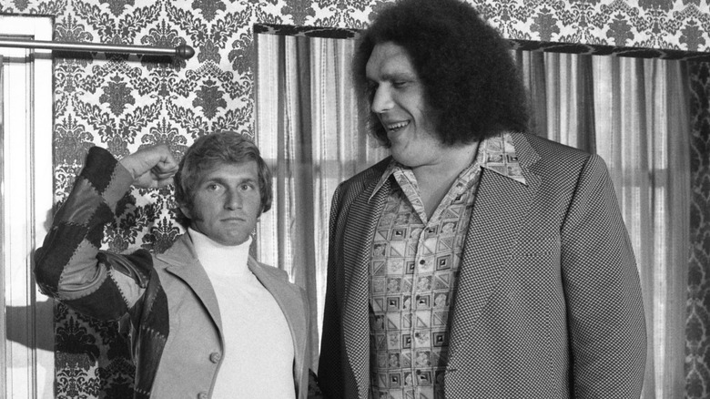 Joe Theismann posing with Andre the Giant