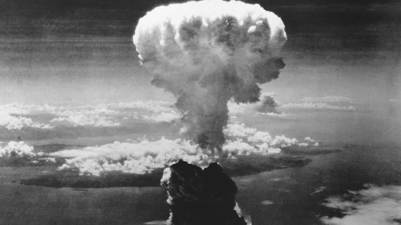 atom bomb mushroom cloud Nagasaki