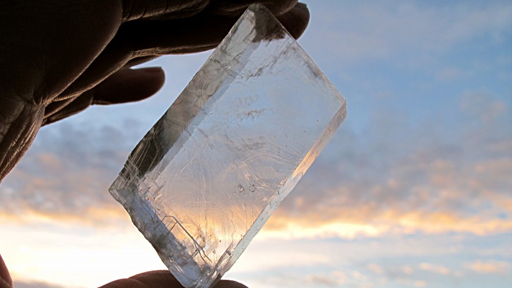 A piece of Iceland spar, or calcite, held up to the sky