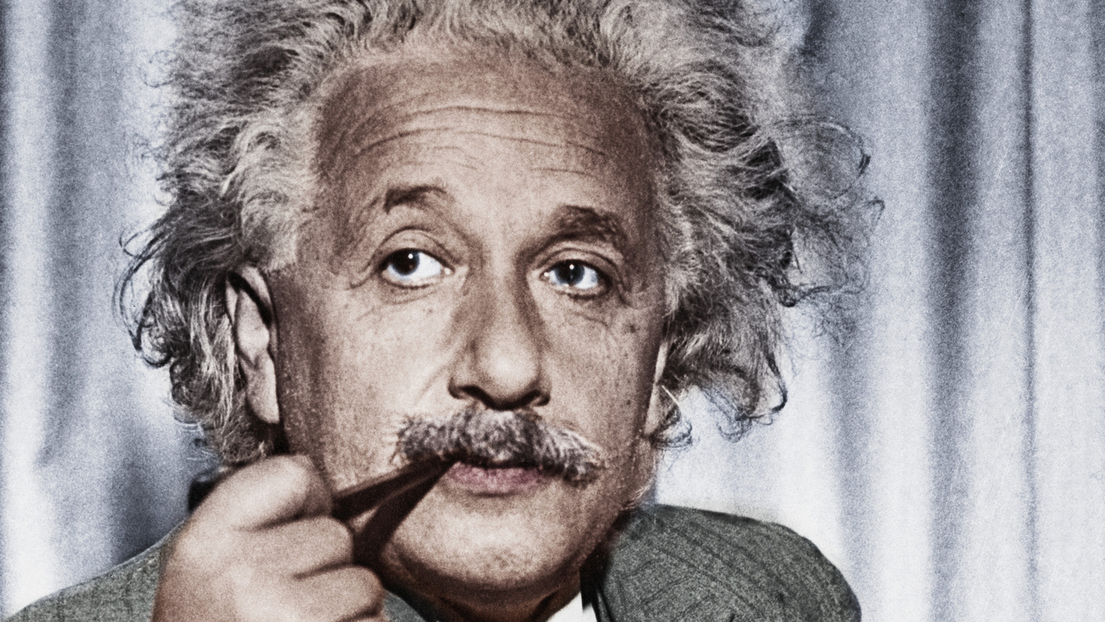 Альберт Эйнштейн без усов