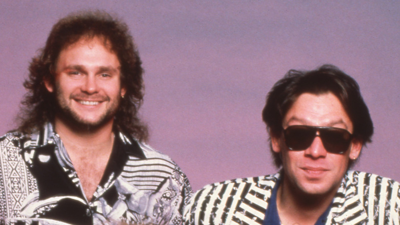 Michael Anthony and Alex Van Halen posing