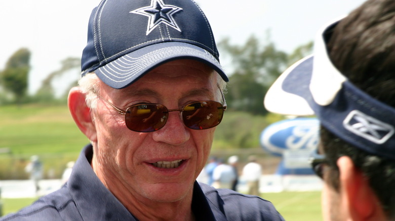 When You Got Billions of Dollars, and You Know Youre the Head Honcho..-  Former DE Narrates Jerry Jones Motivating Demand from Cowboys After  Spending $1.3 Billion to Build AT&T Stadium