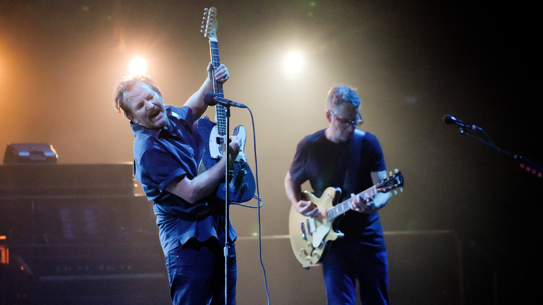 eddie vedder stone gossard performing 