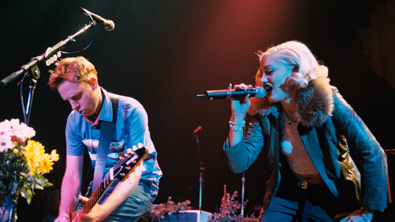 No Doubt performing