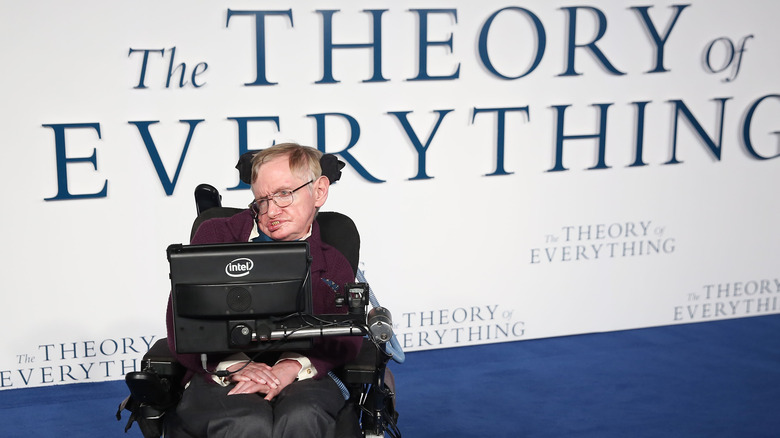 Stephen Hawking in red carpet