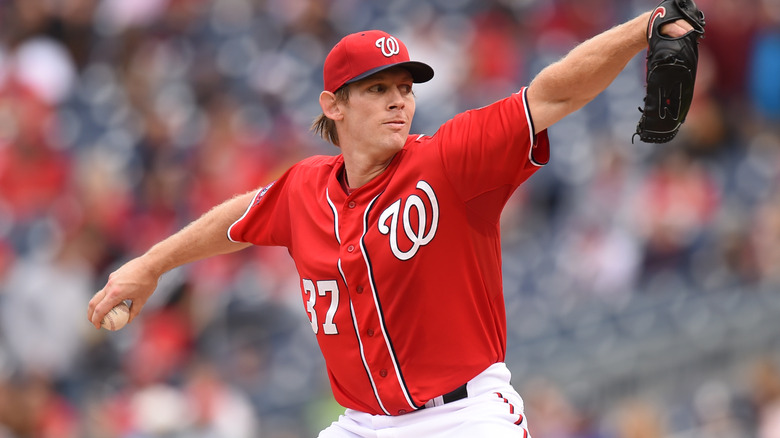 Stephen Strasburg throwing a pitch