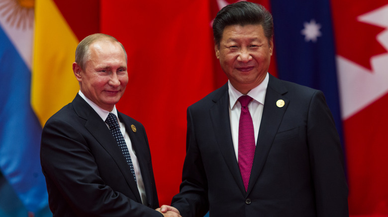 Xi and Putin posing