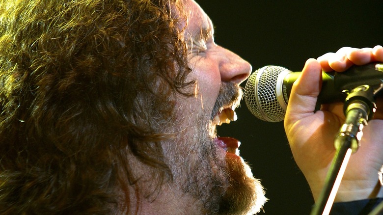 Brad Delp singing