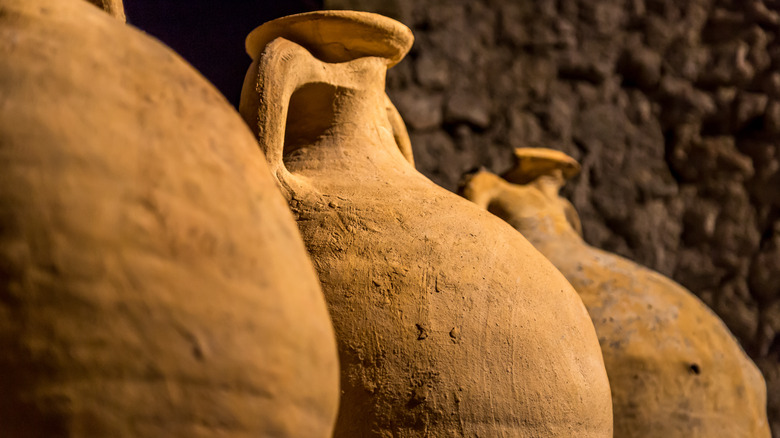 ancient roman wine vessels