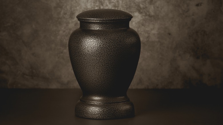 Cremation urn