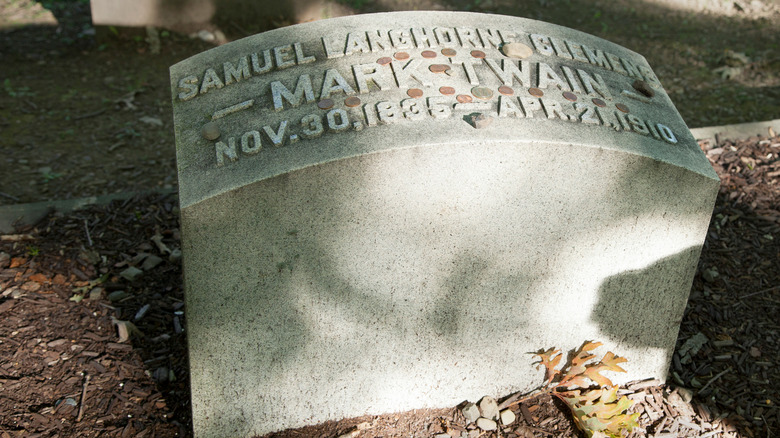 The headstone of Samuel Langhorne Clemens 