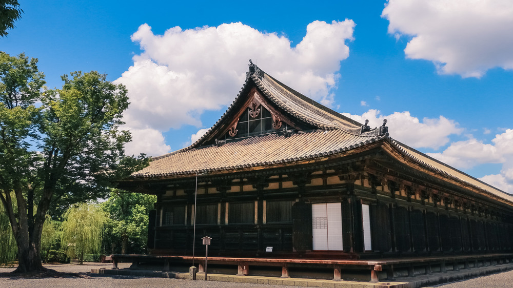 A photo of the temple at Sanjusangen-do