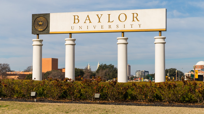 Baylor University entrance sign