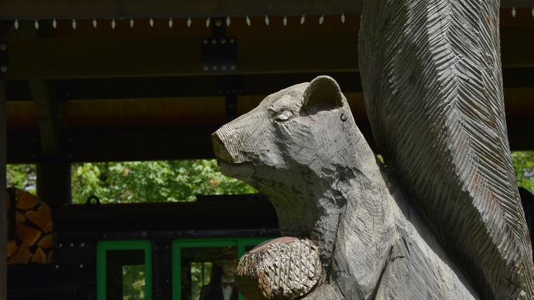 A statue of a nut-bearing squirrel